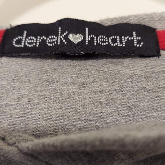 Derek Heart Cropped Hooded Sweat Shirt with Red Sleeve Stripes size Small - Picture 8 of 9